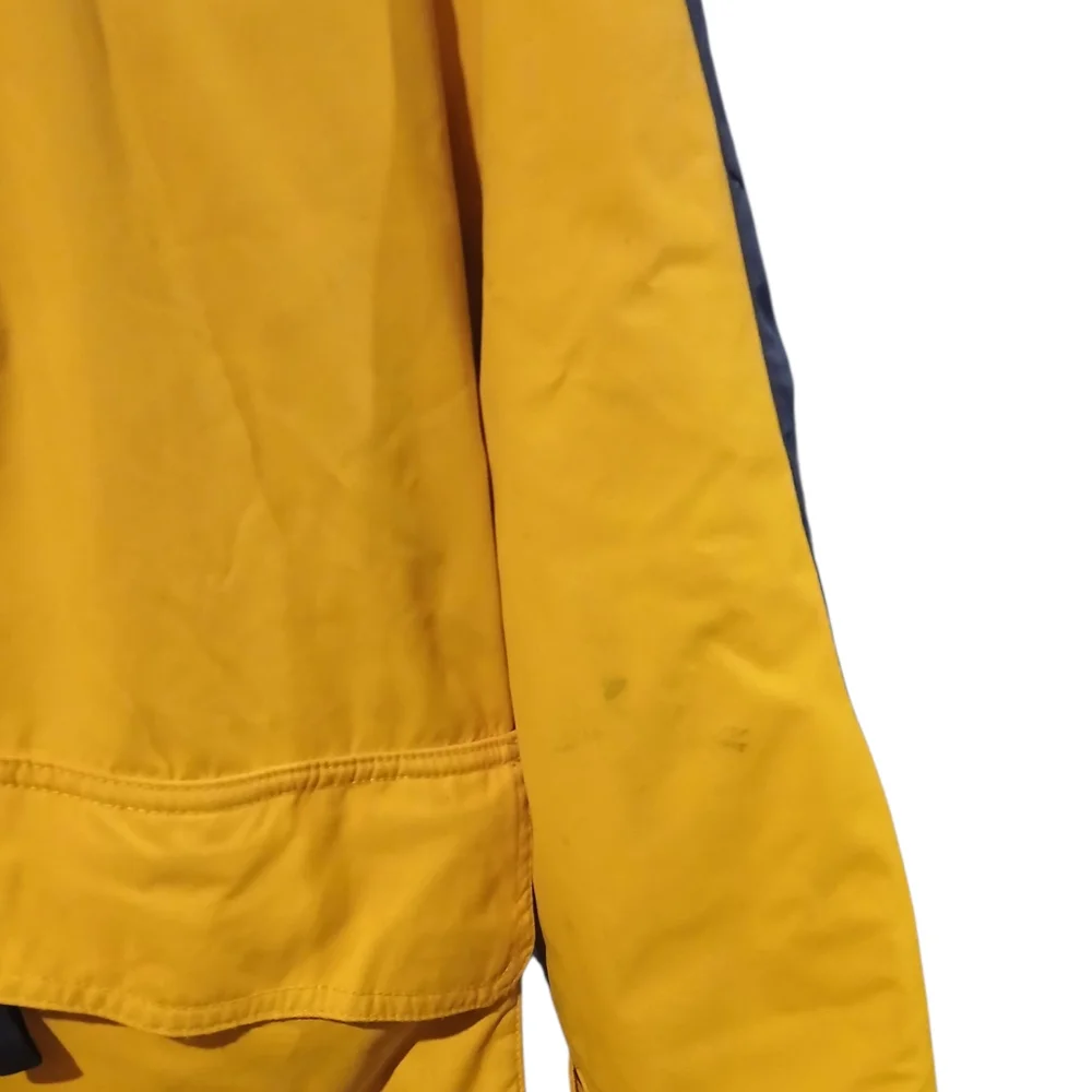 American Eagle Outfitters details heavy